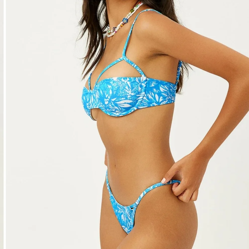 New!Frankie's Bikinis Hazel‎ Floral Underwire Bikini Top with Matching Bo…